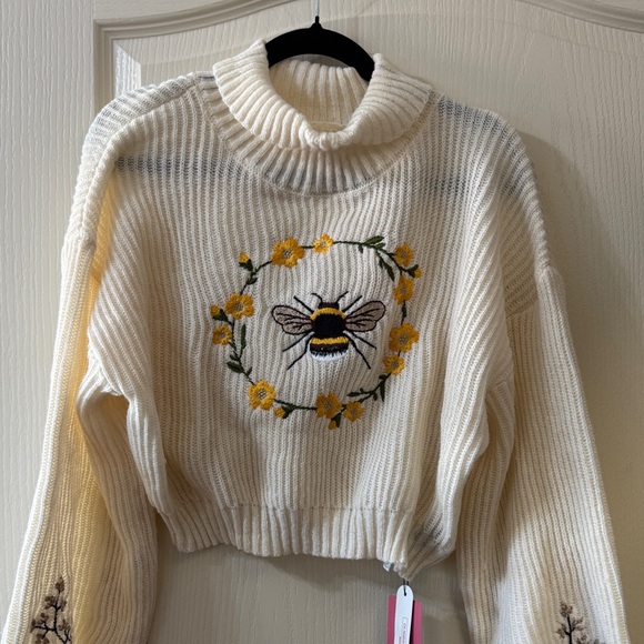 ROMWE Cream Bee Embroidered Turtleneck Sweater - Picture 4 of 7